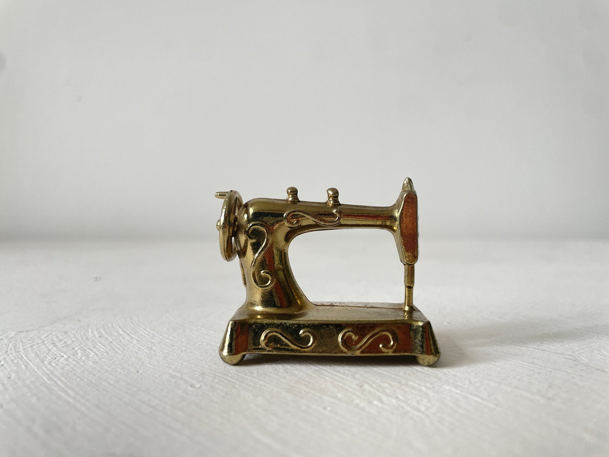 kleine naaimachine miniatuur voor poppenhuis