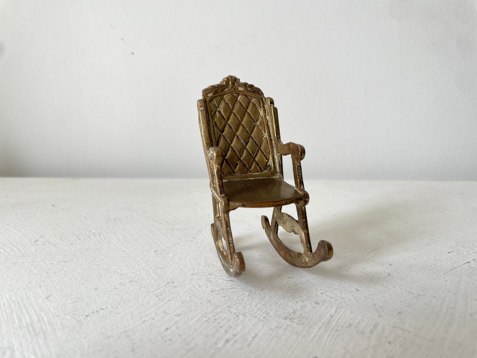 vintage messing schommelstoel miniatuur