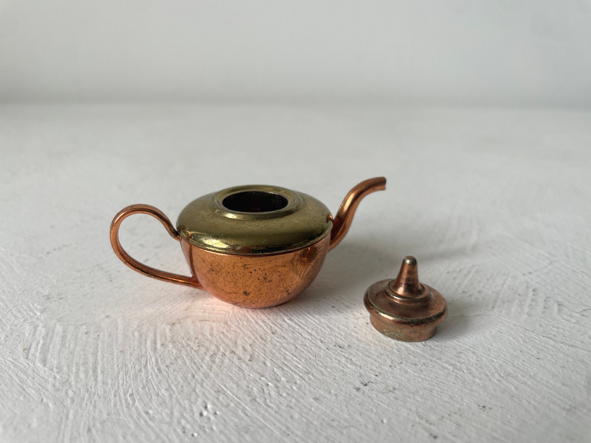 kleine vintage theepot van metaal