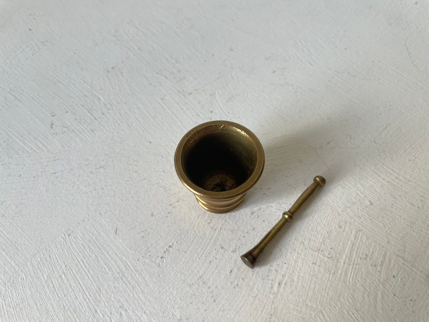 antiek mini vijzeltje met stamper