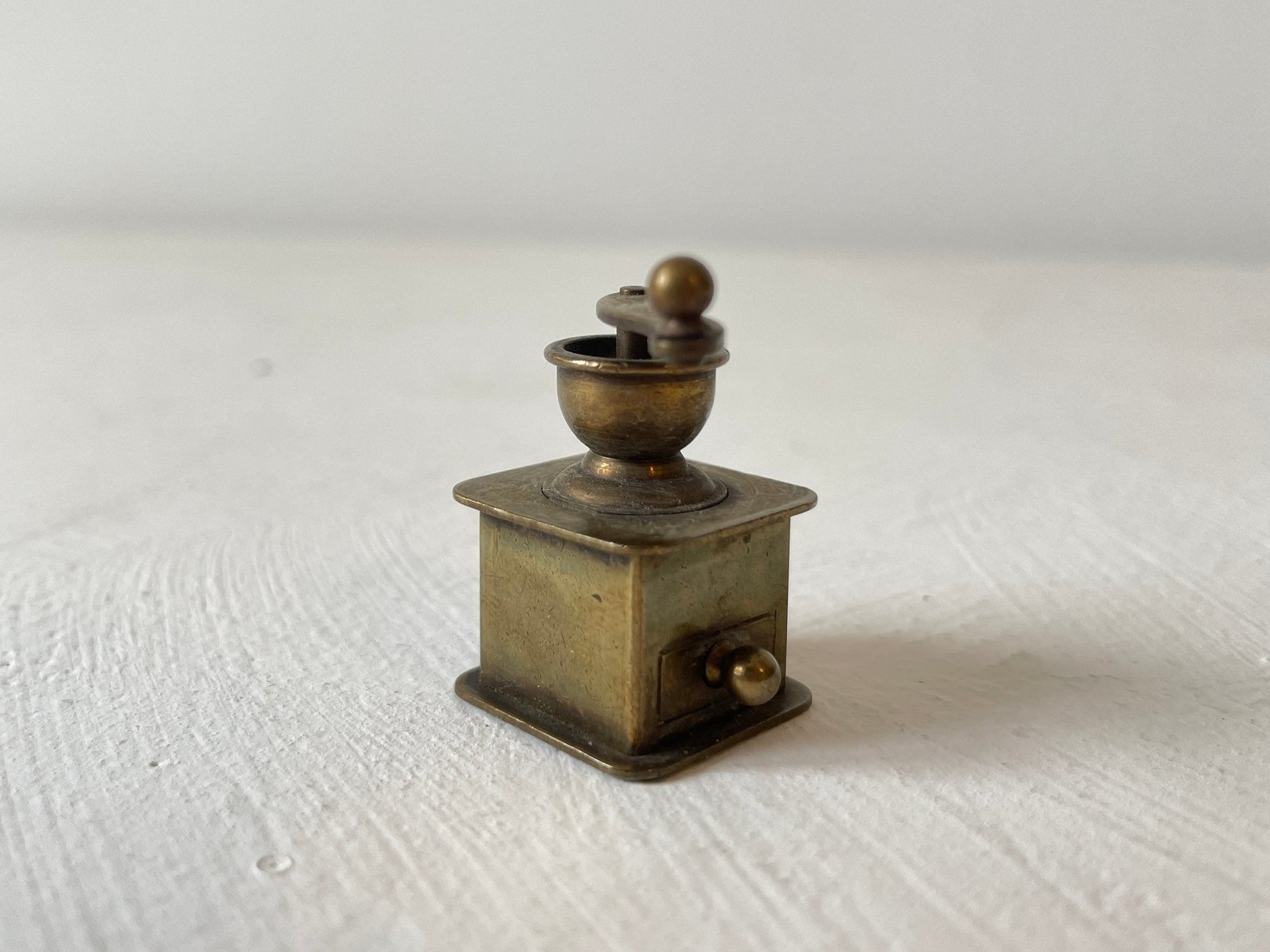 messing koffiemolen miniatuur poppenhuis