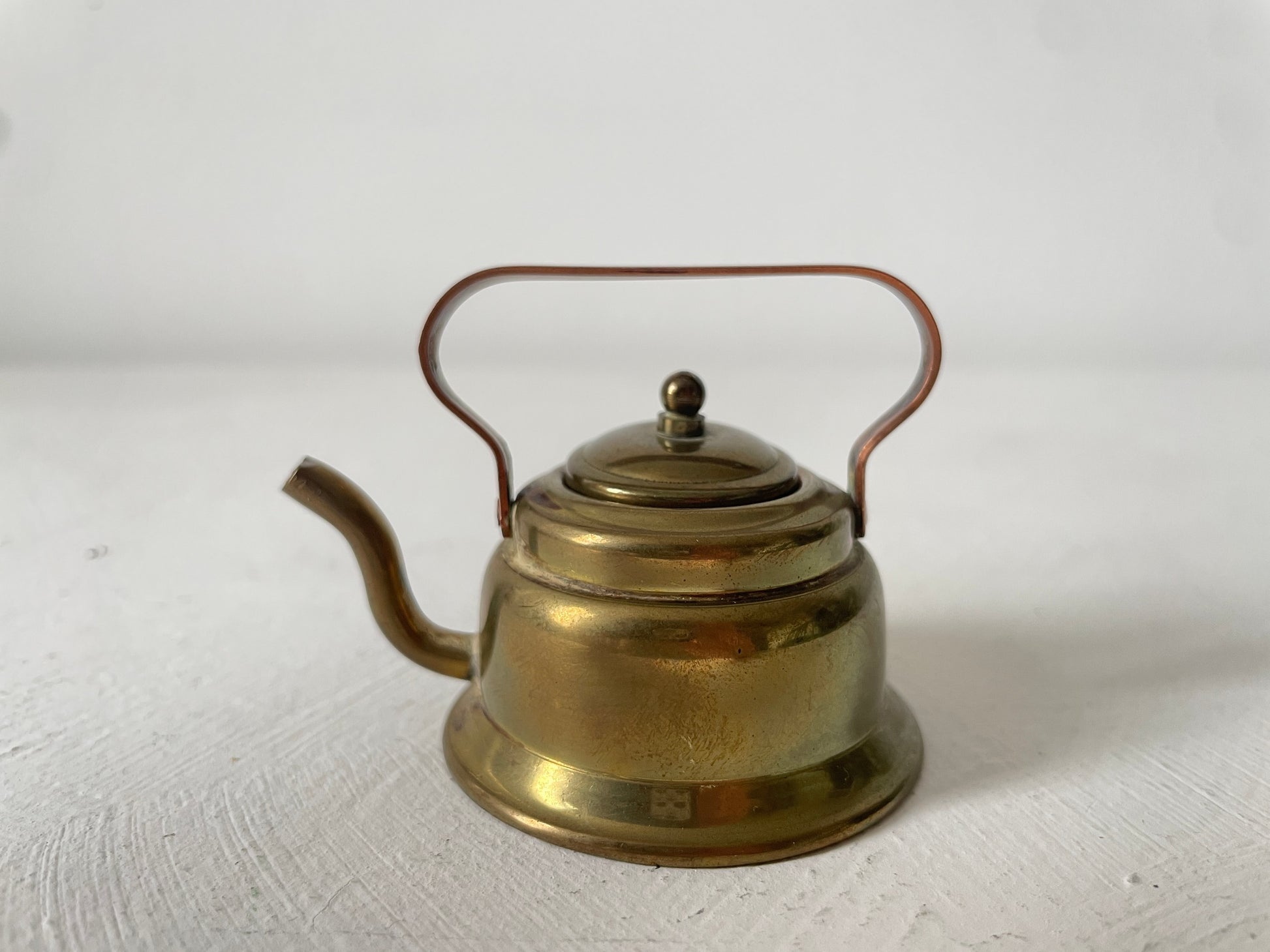 kleine theeketel van metaal