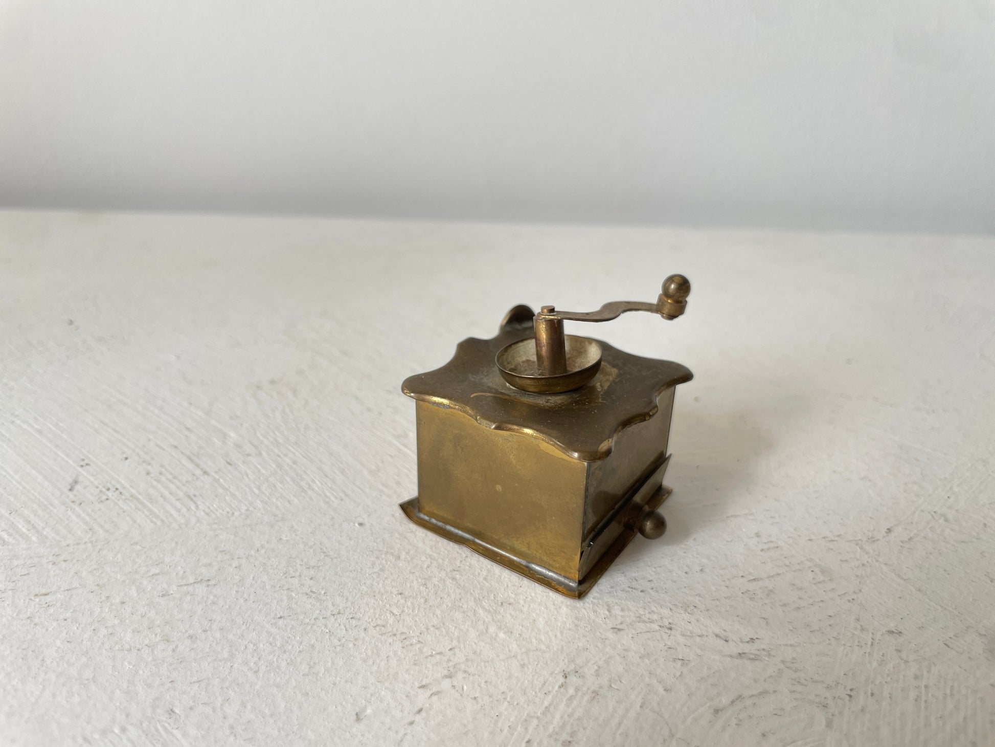 letterbak miniatuur koffiemolen