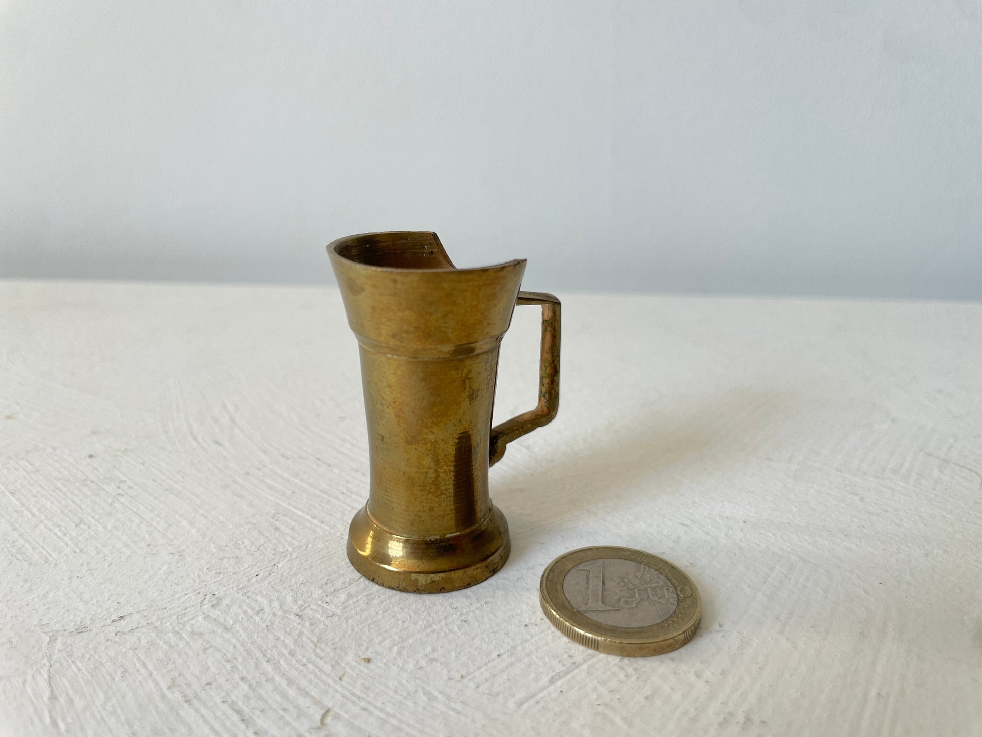 vintage miniatuur maatbeker messing