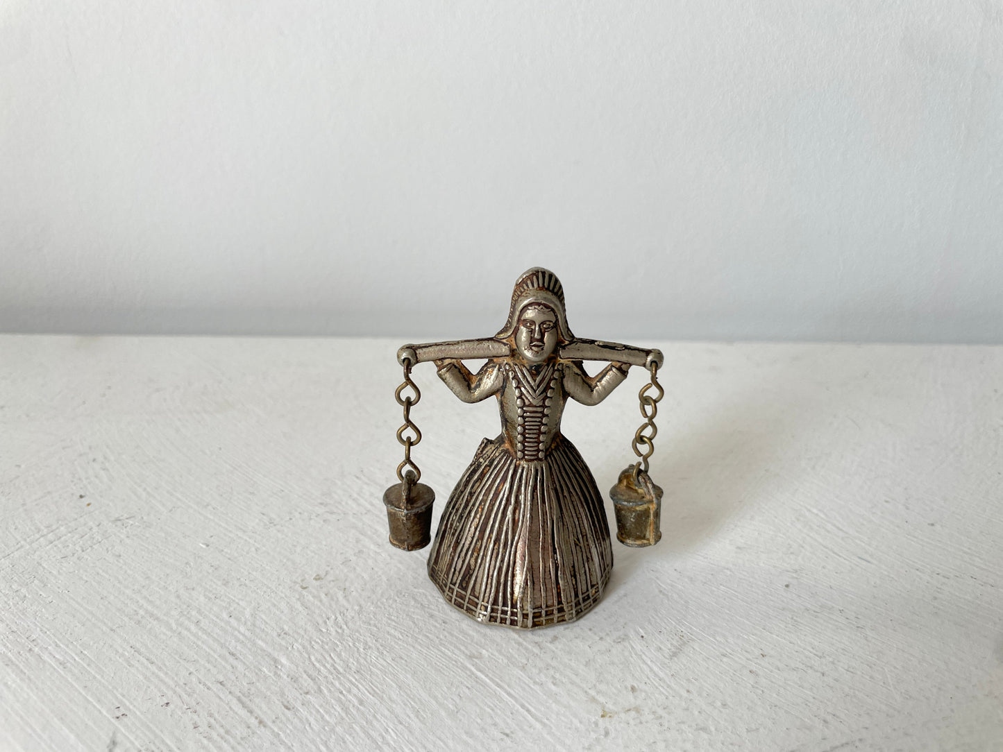 letterbak miniatuur melkmeisje