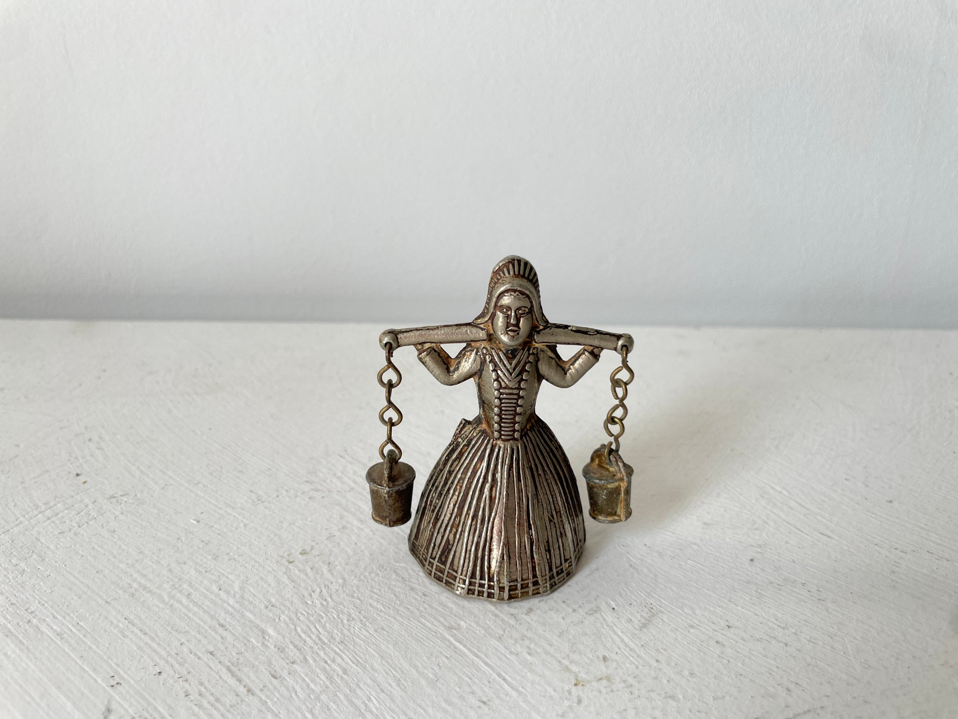letterbak miniatuur melkmeisje