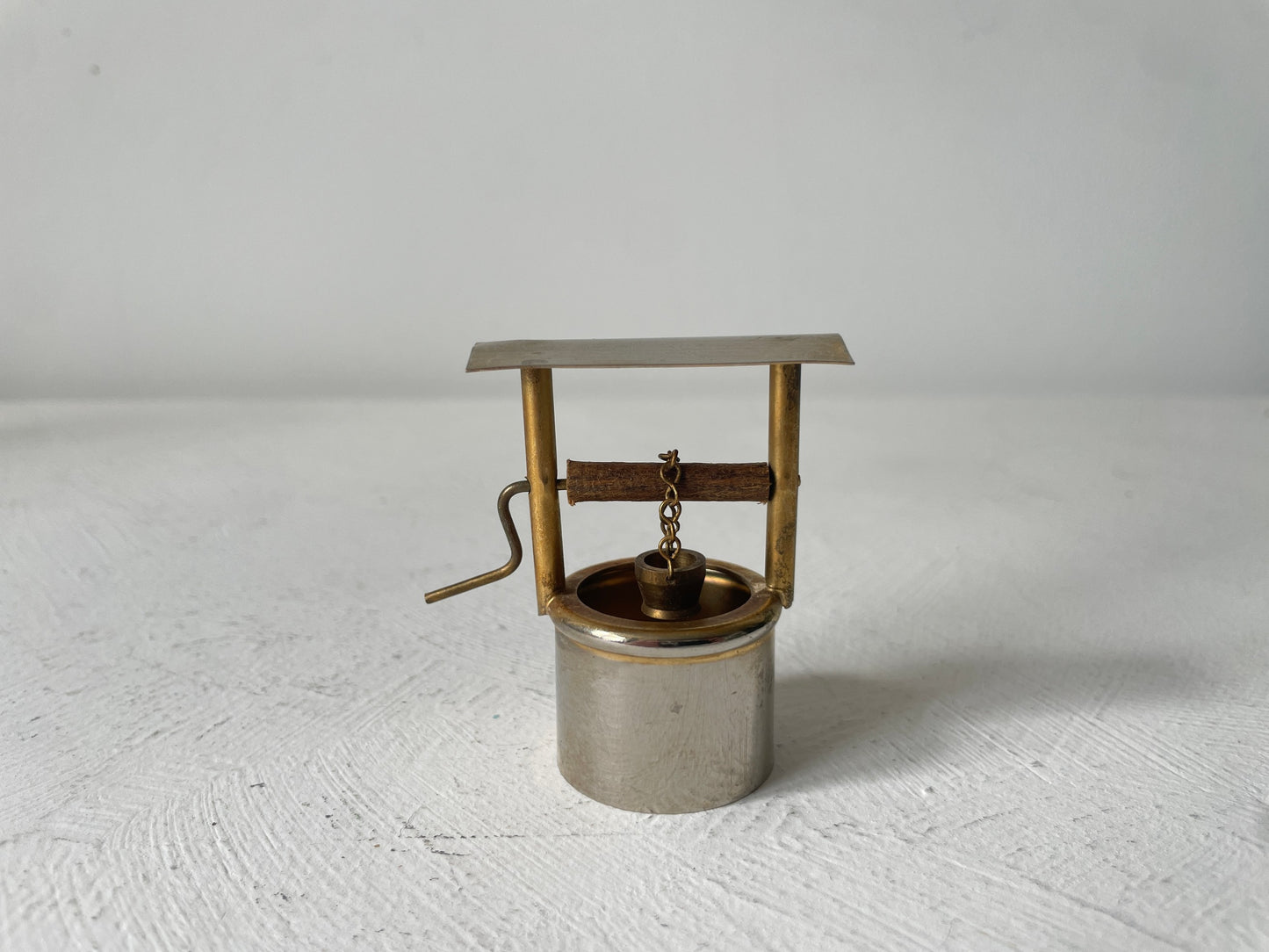 miniatuur waterput met kettinkje