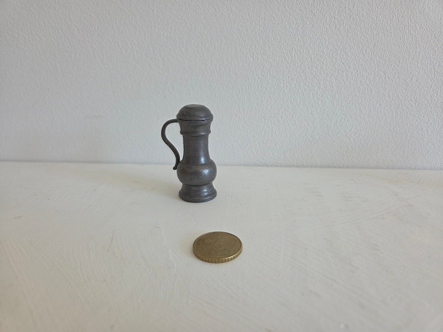 schenkkannetje tin met bolle buik