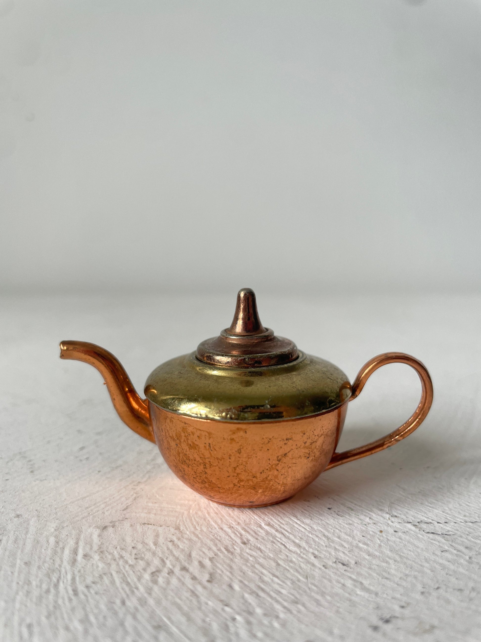 oude messing theepot miniatuur formaat