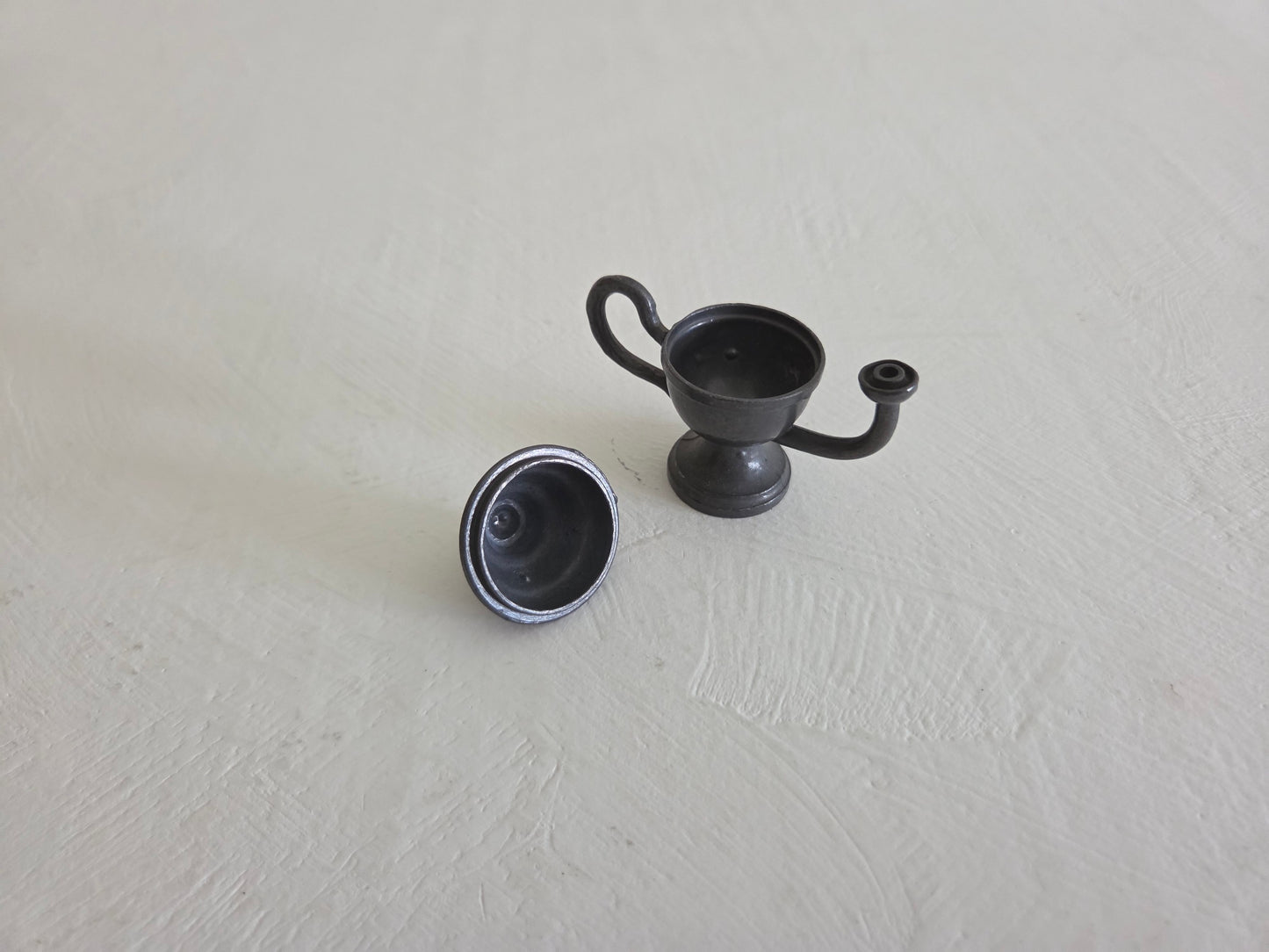 olielampje tin met afneembaar deksel