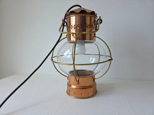 omgebouwde scheepslamp koper zwart snoer schakelaar