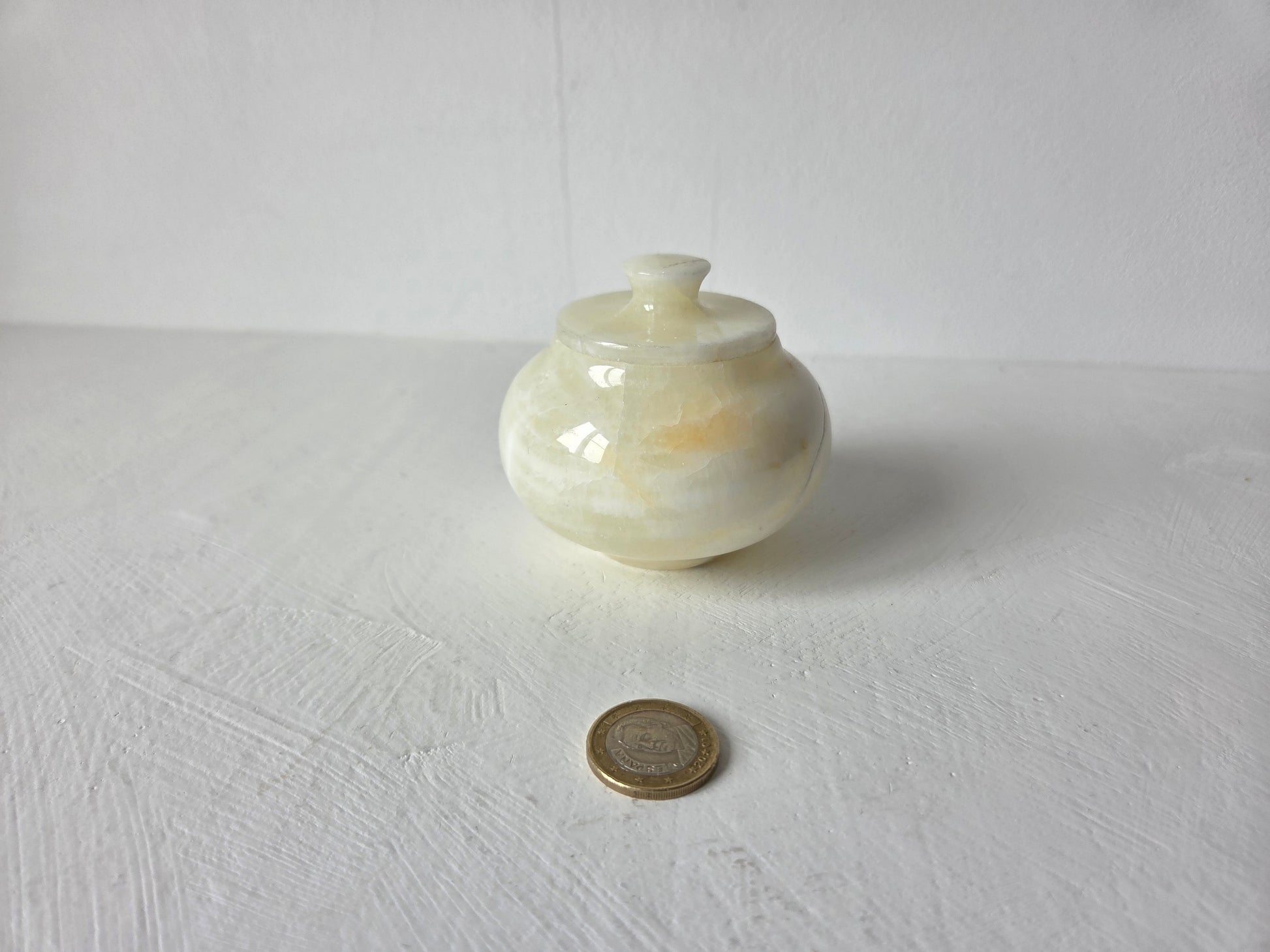 klein onyx potje met deksel crèmekleurig adering