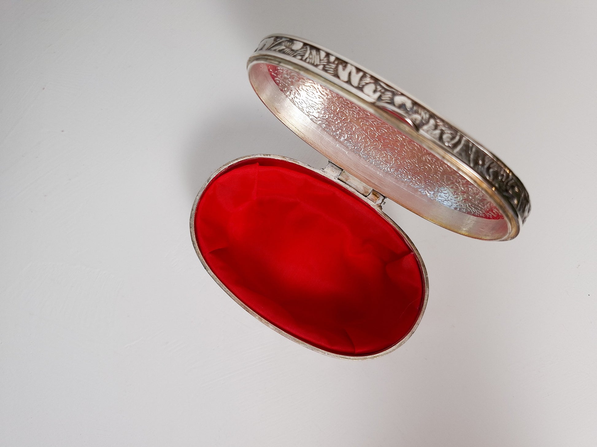 Klein verzilverd opbergdoosje