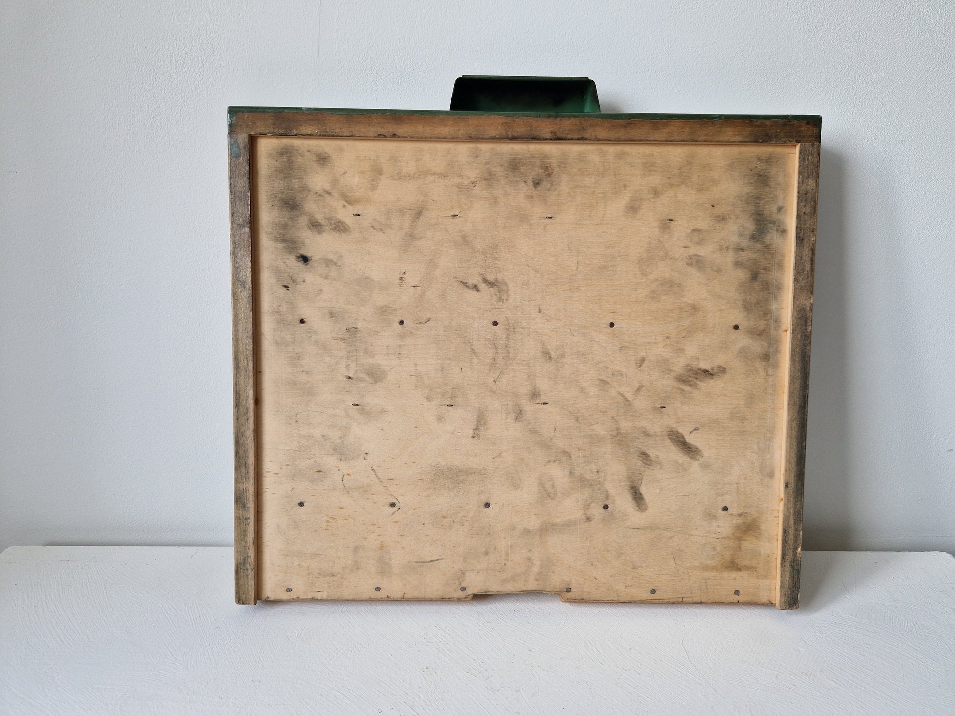 wanddecoratie letterbak vintage stijl voor smalle muren