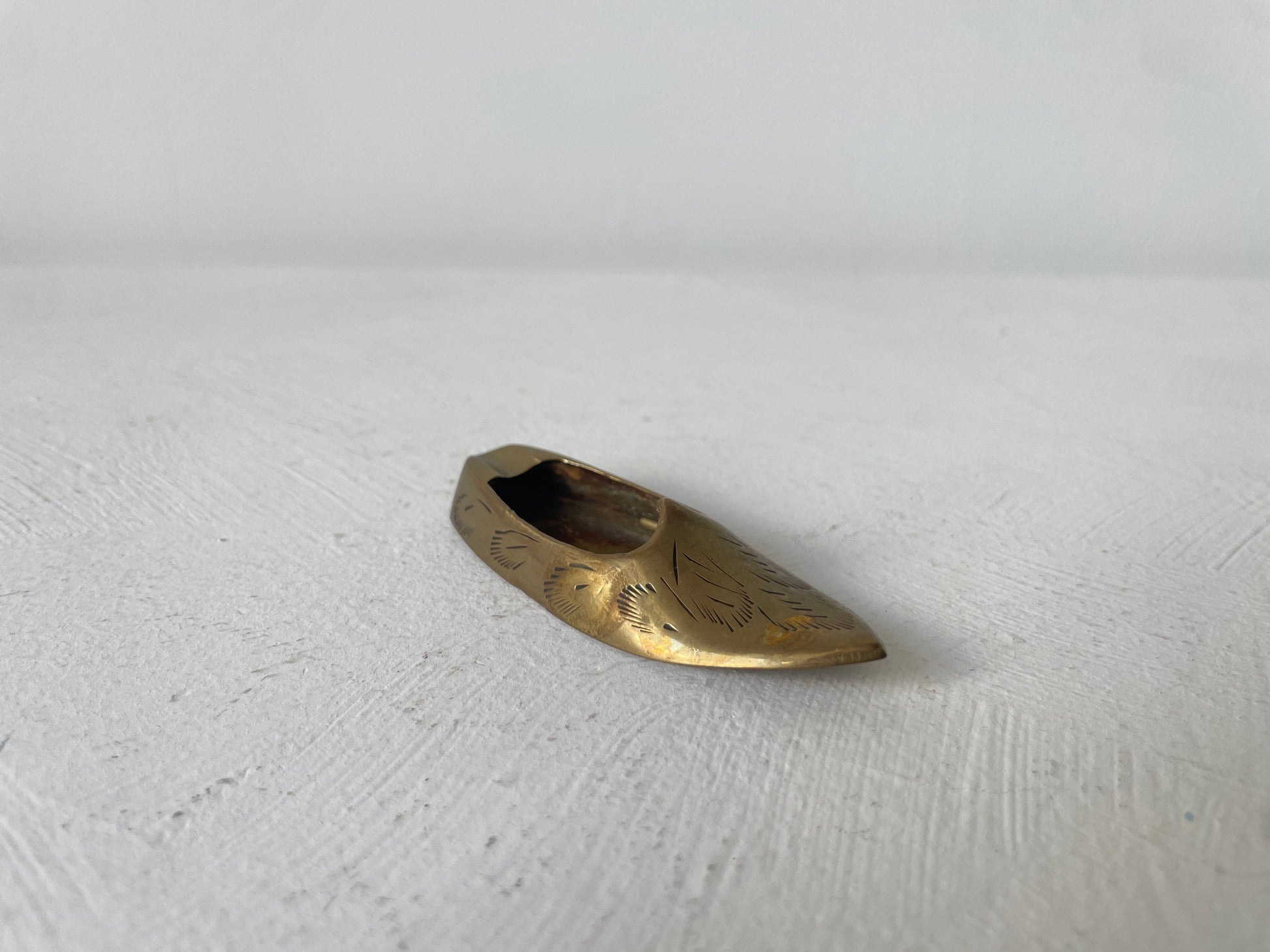 miniatuur messing schoen letterbak