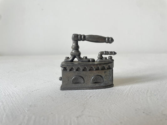 brocante miniatuur strijkijzer