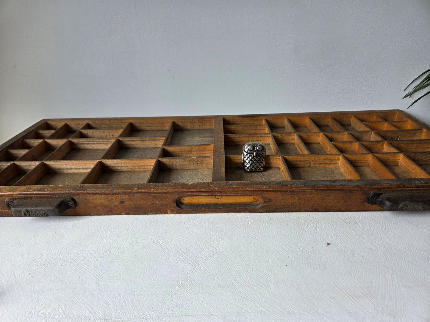Antieke houten letterbak voor miniaturen en verzamelingen