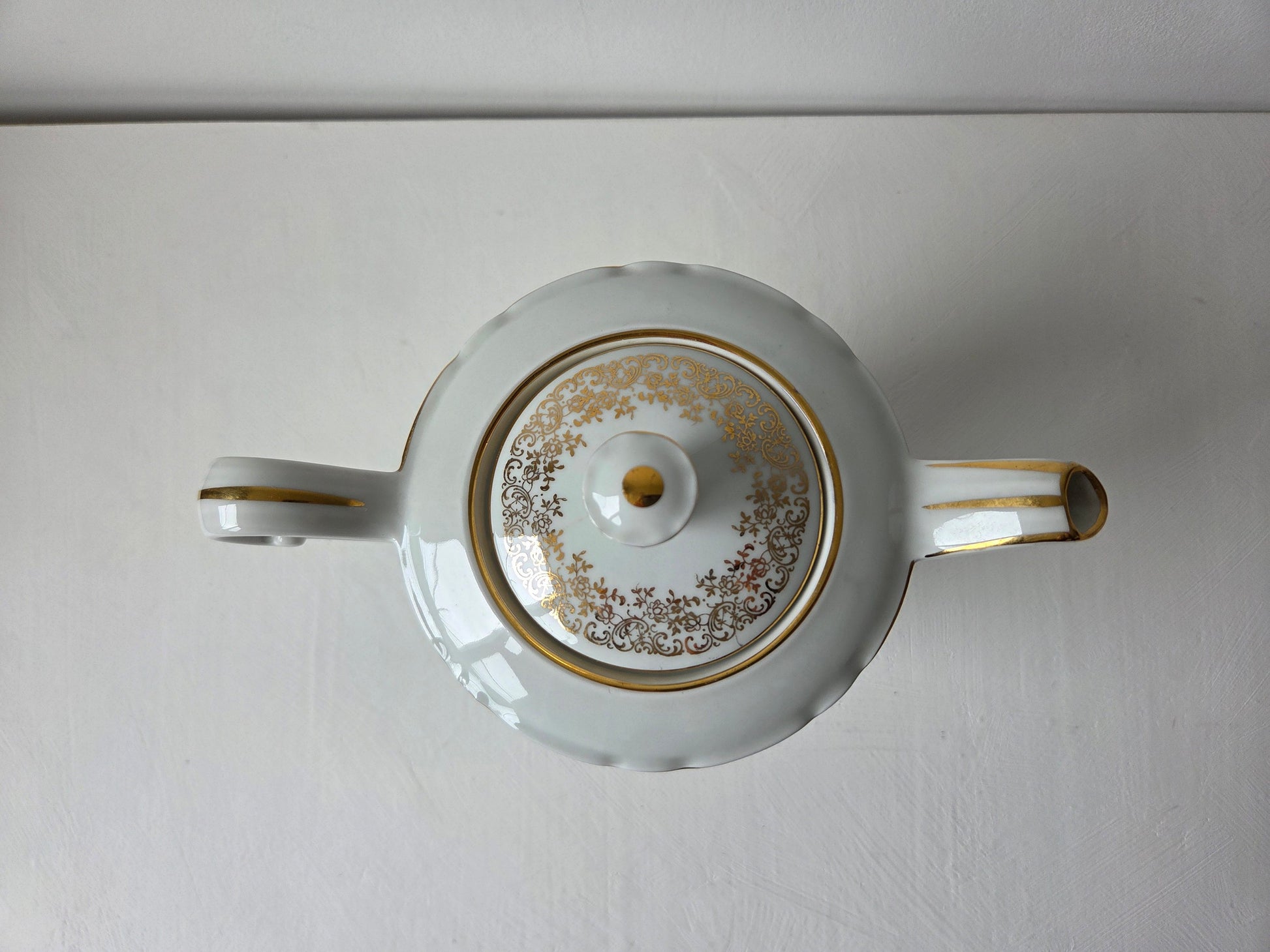 vintage Franse theekan porselein goud romantisch tafereel