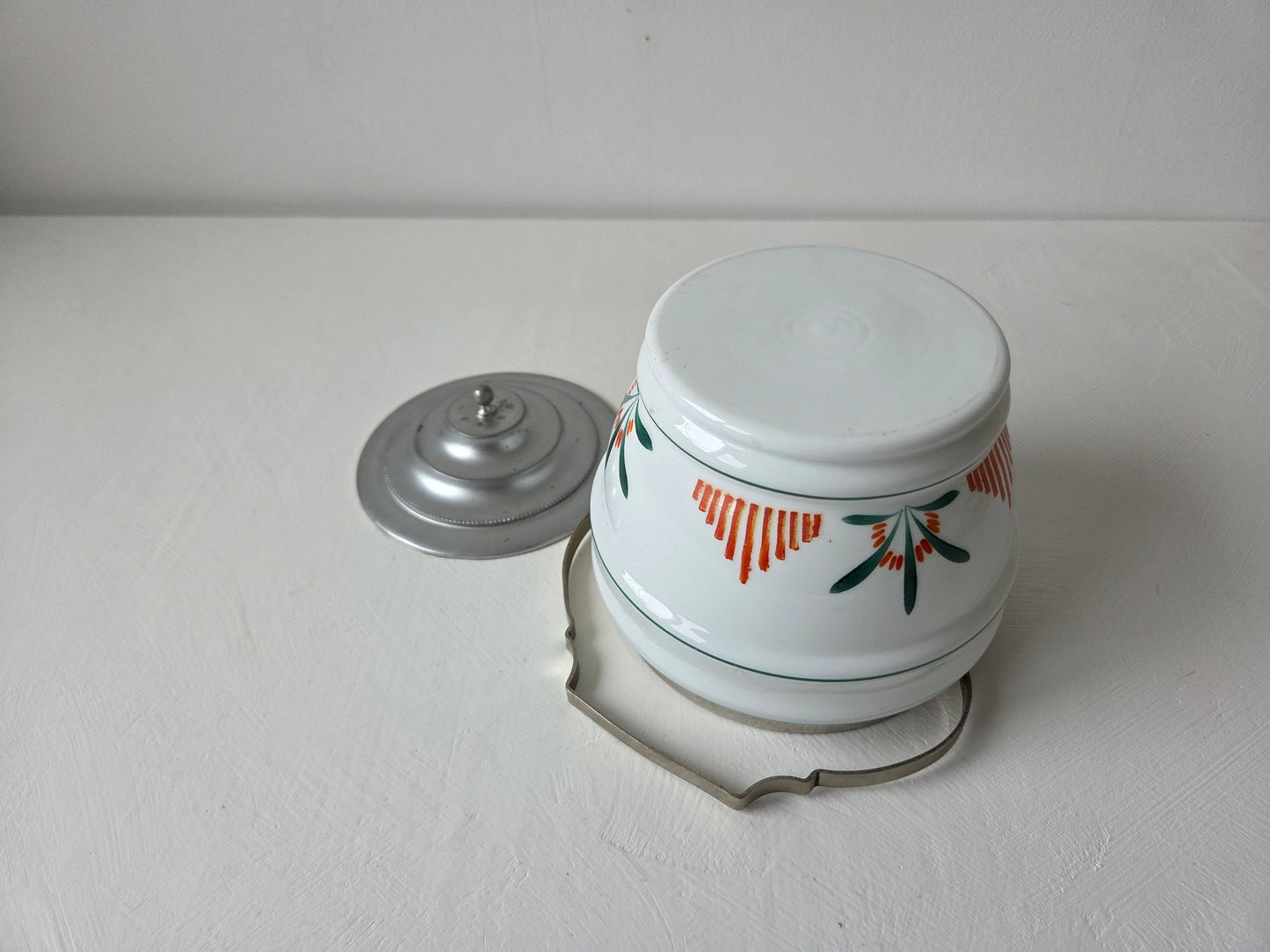 keramieken koektrommel art deco stijl wit glazuur