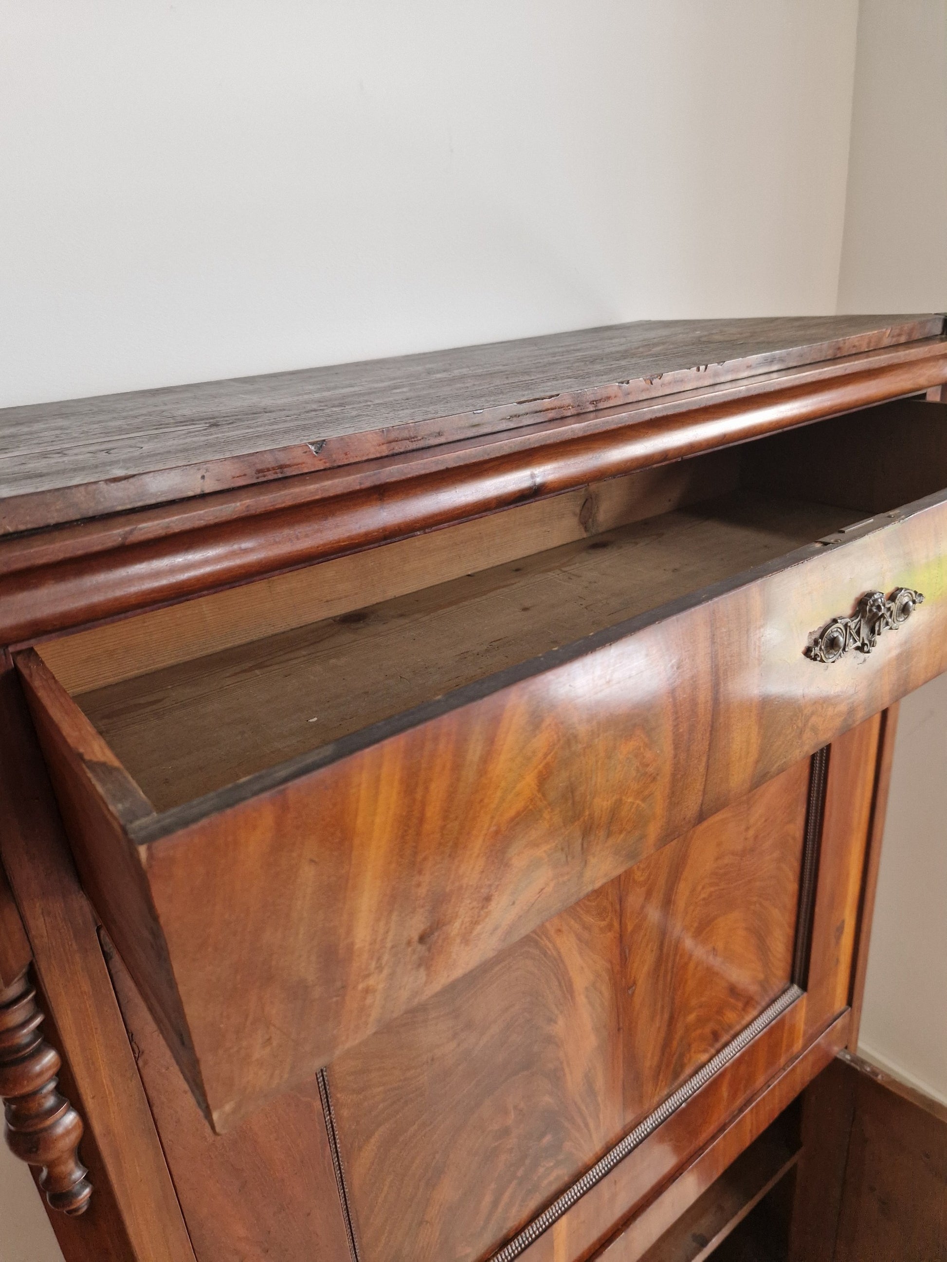 webshop antiek en brocante Oude houten Secrétaire met Uitklapbaar Schrijfblad