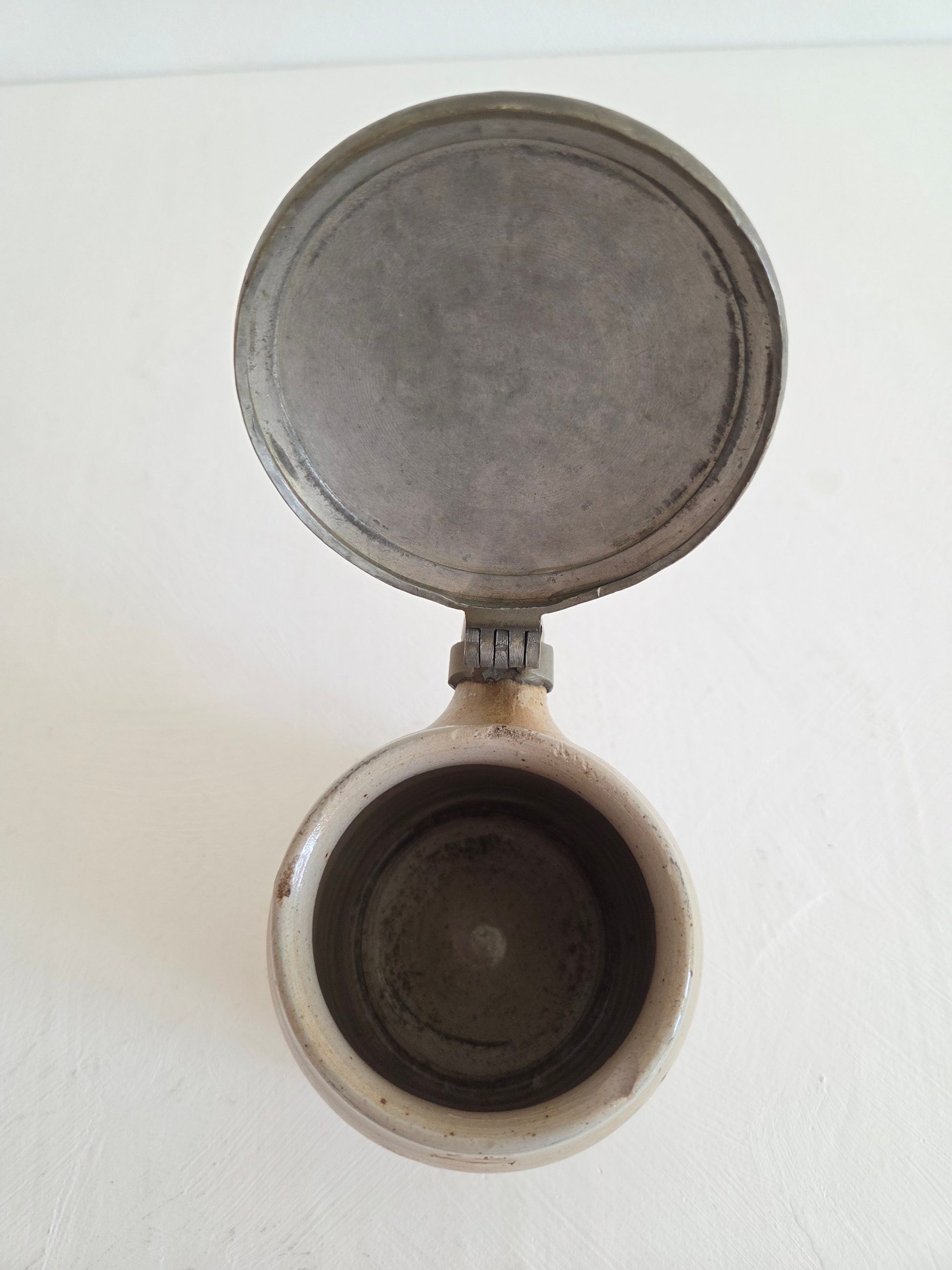 steengoed bierpul inhoudsmaat half liter gravure