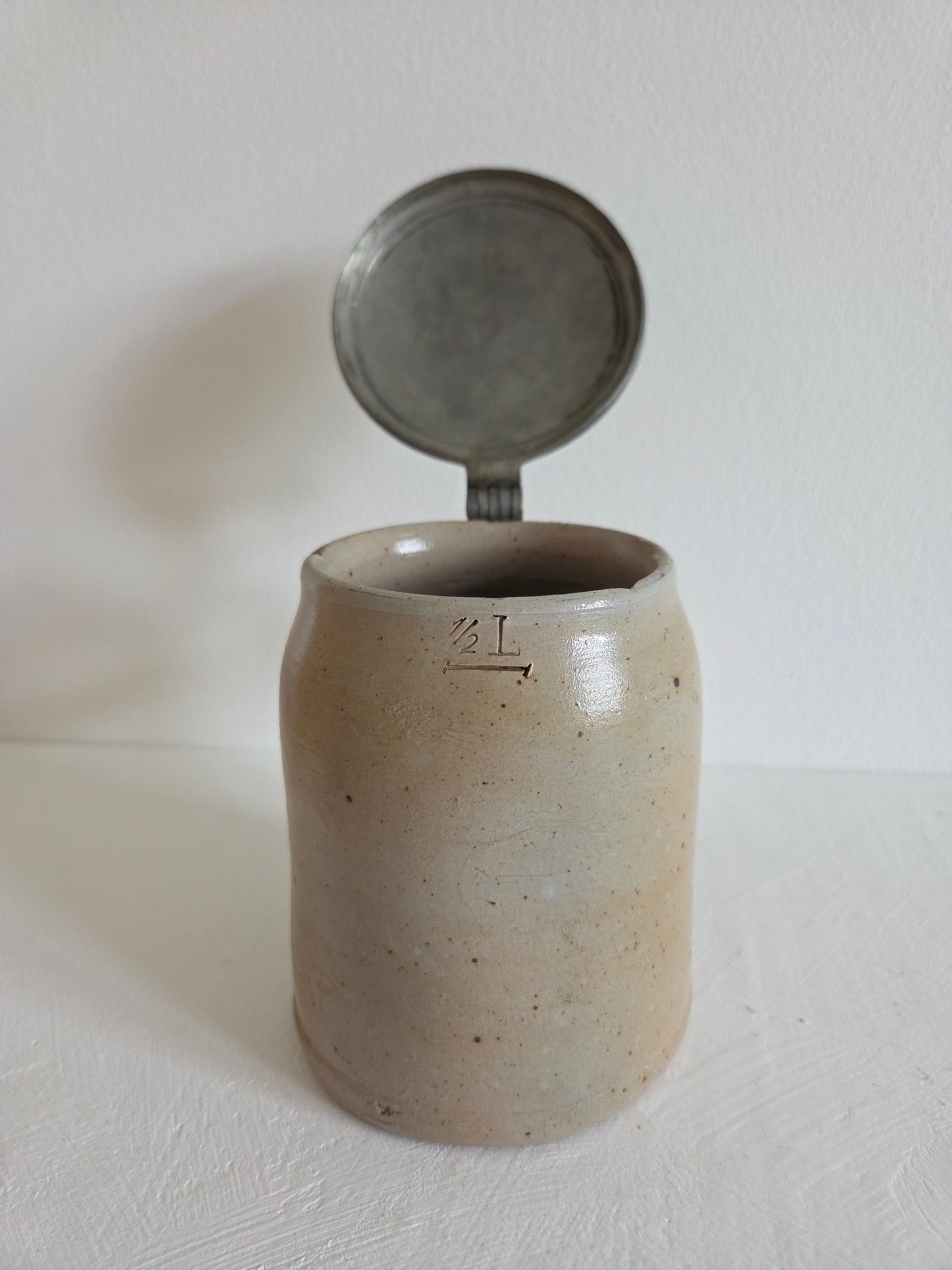 vintage Duitse kroegpul steengoed initialen deksel