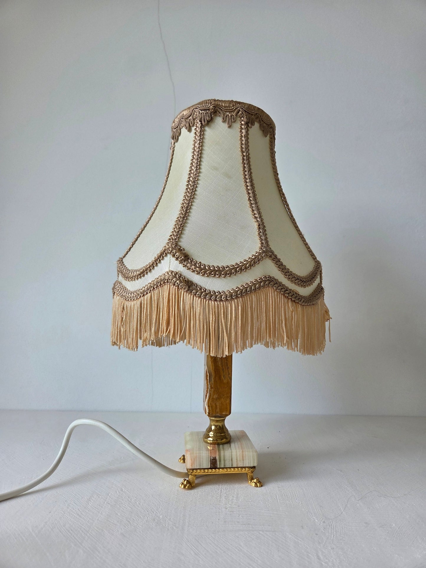 vintage tafellamp onyx messing stoffen kap slaapkamer