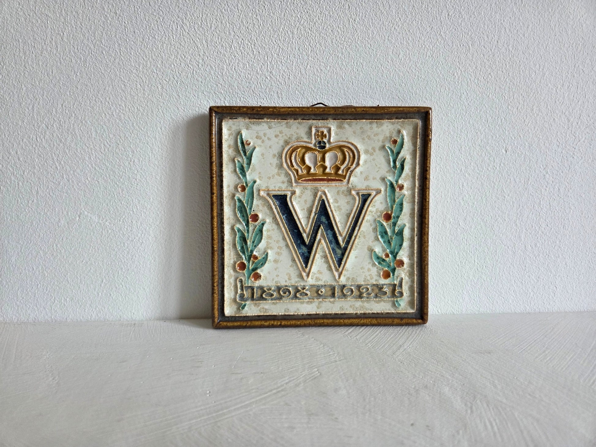 keramieken jubileumtegel Wilhelmina 1923 Porceleyne Fles