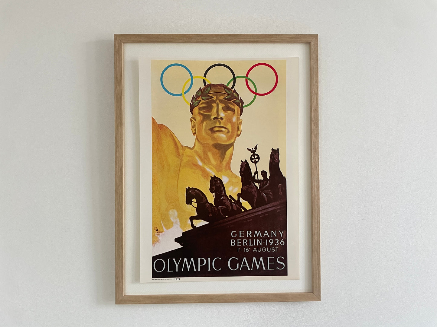 sportposter met atleet en olympische ringen