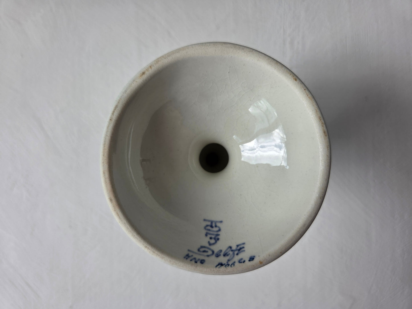 Delfts blauwe kandelaar met ronde voet