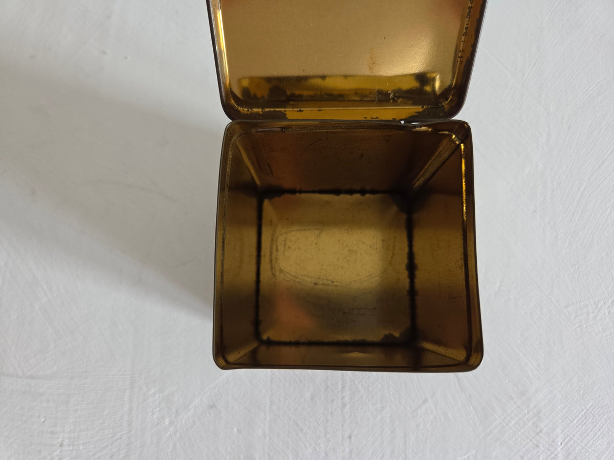 zwart metalen theeblik gouden binnenkant Chinees decor