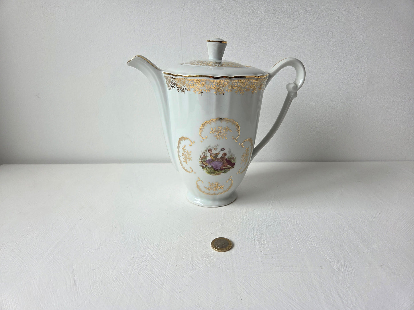 vintage theekan porselein goudkleurig bladwerk Frankrijk