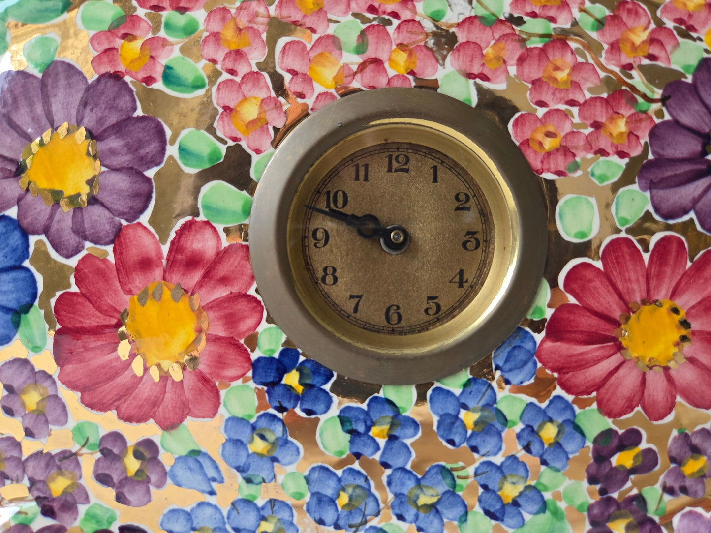 keramieken art deco klok paarse blauwe en gele bloemen