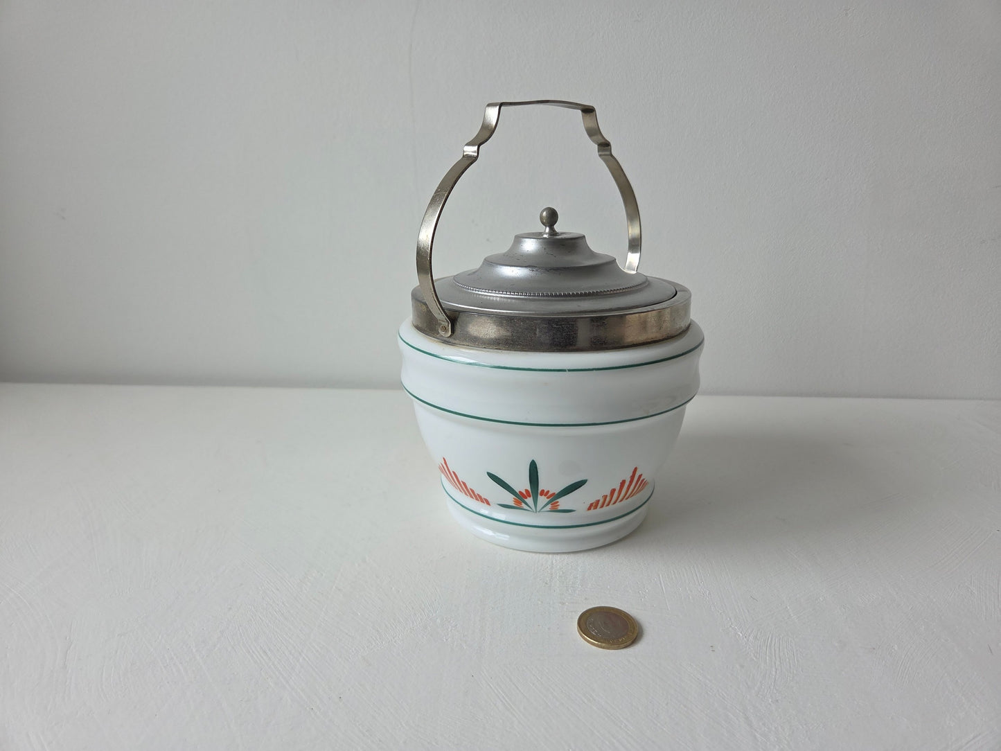 vintage pot groen rood oranje motief met metalen hengsel