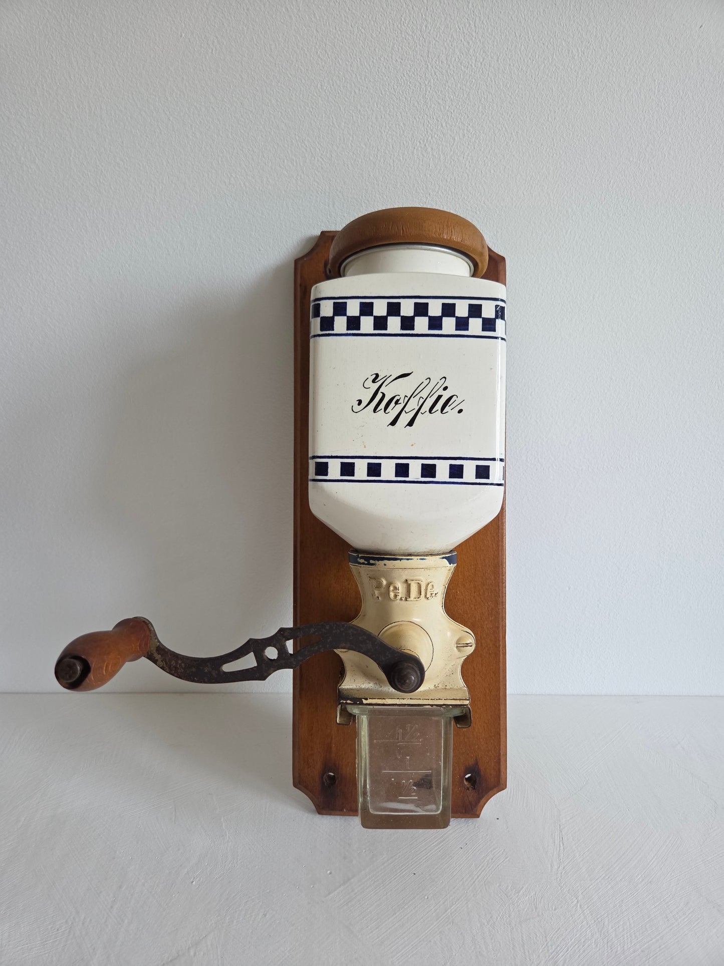 PeDe koffiemolen keramiek opschrift Koffie geblokt patroon