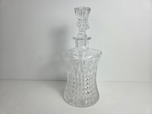 kristallen karaf met geslepen patroon