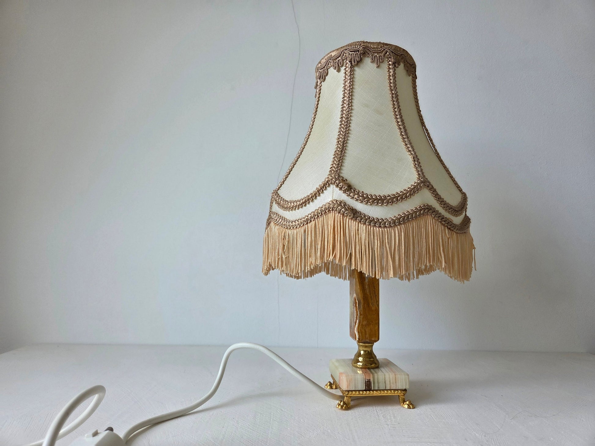 lamp onyx vierkante voet franjes beige bruine tinten