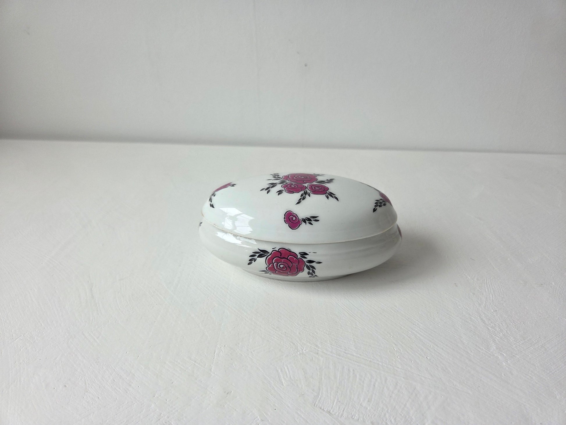 vintage sieradendoosje Limoges porselein rozenmotief deksel