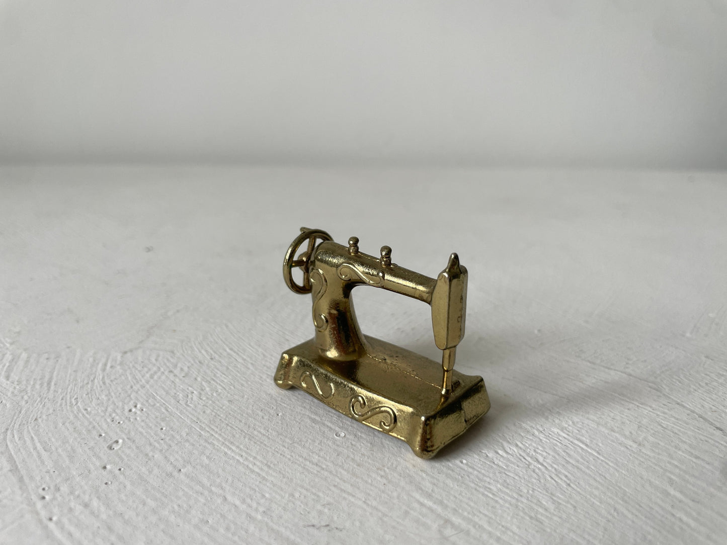vintage naaimachine miniatuur voor verzameling
