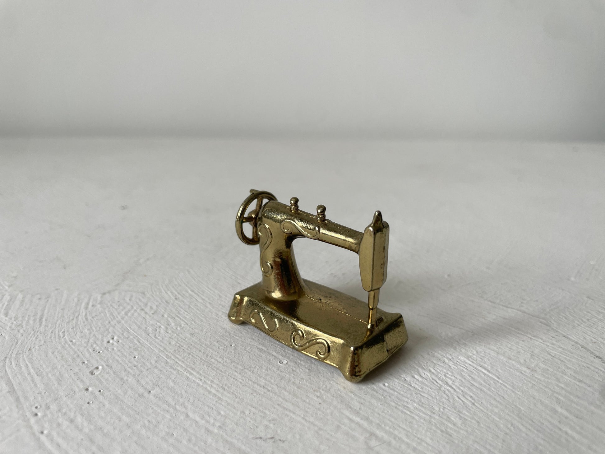 vintage naaimachine miniatuur voor verzameling