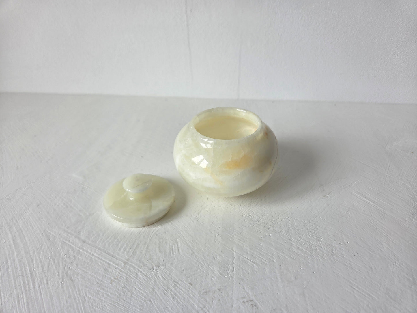 onyx potje deksel crème oranje aders natuursteen