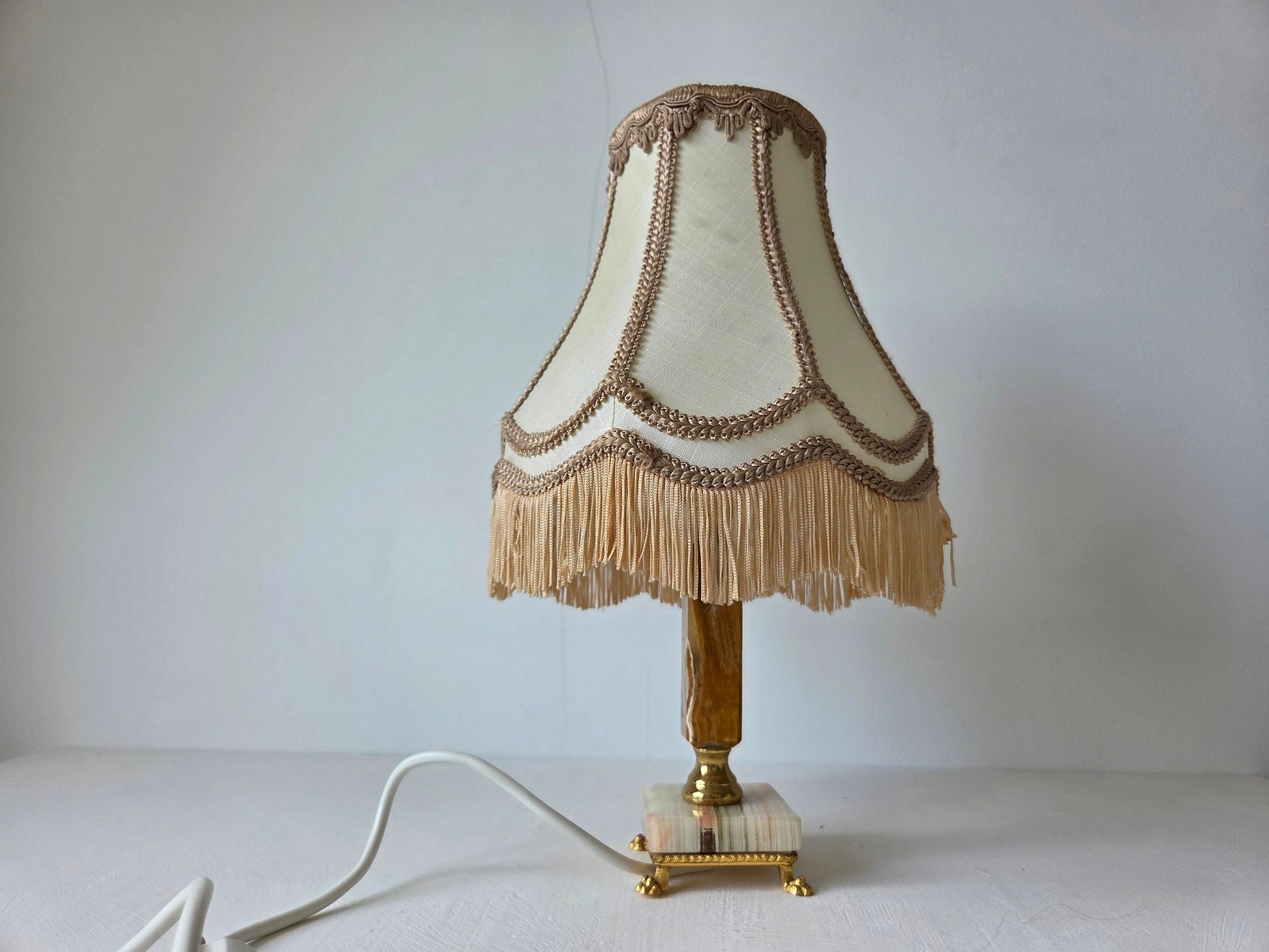 tafellamp vintage onyx gelaagd steen messing pootjes