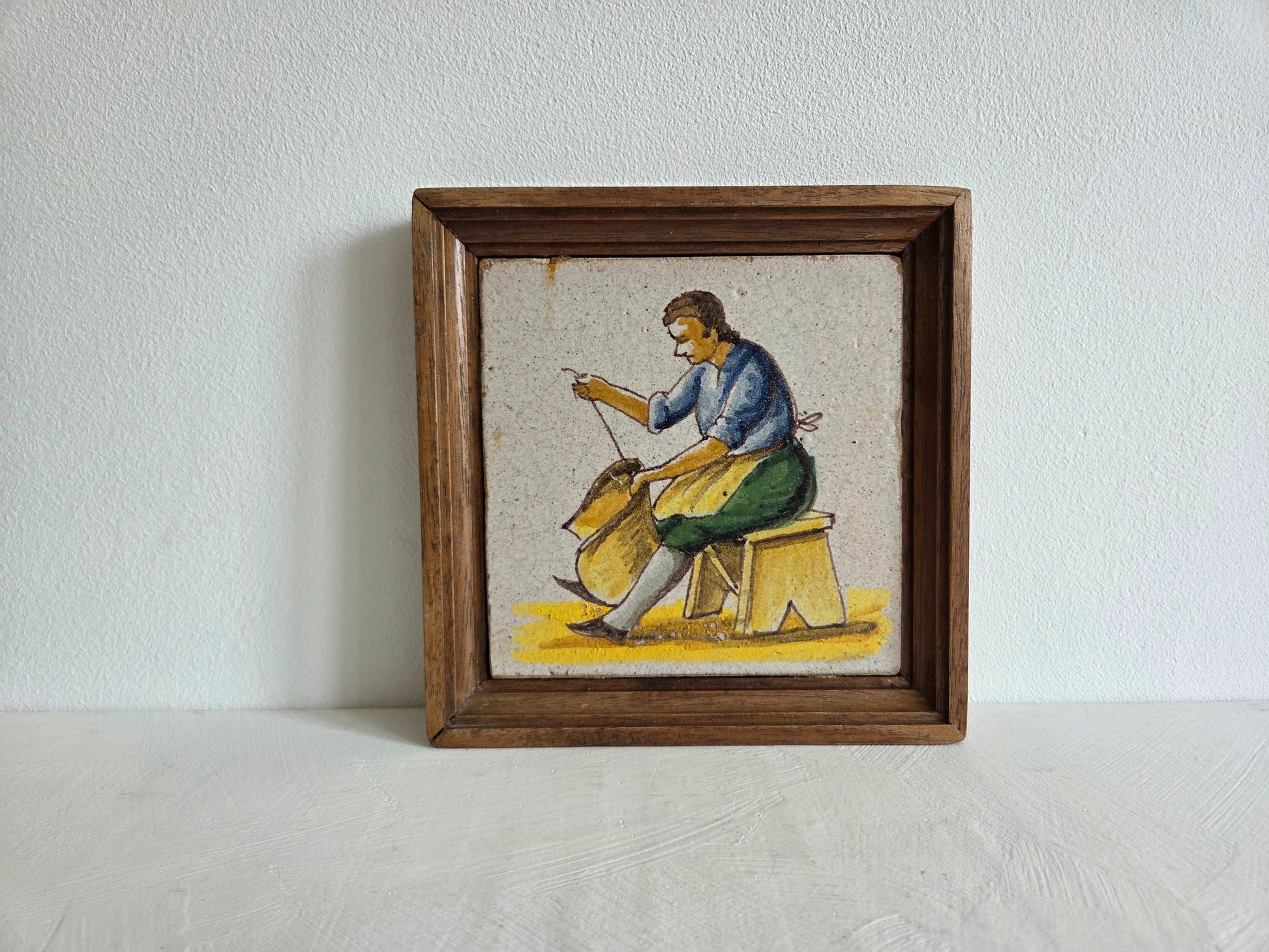 faience tegel Petits Métiers ambachtsman blauw jasje geel