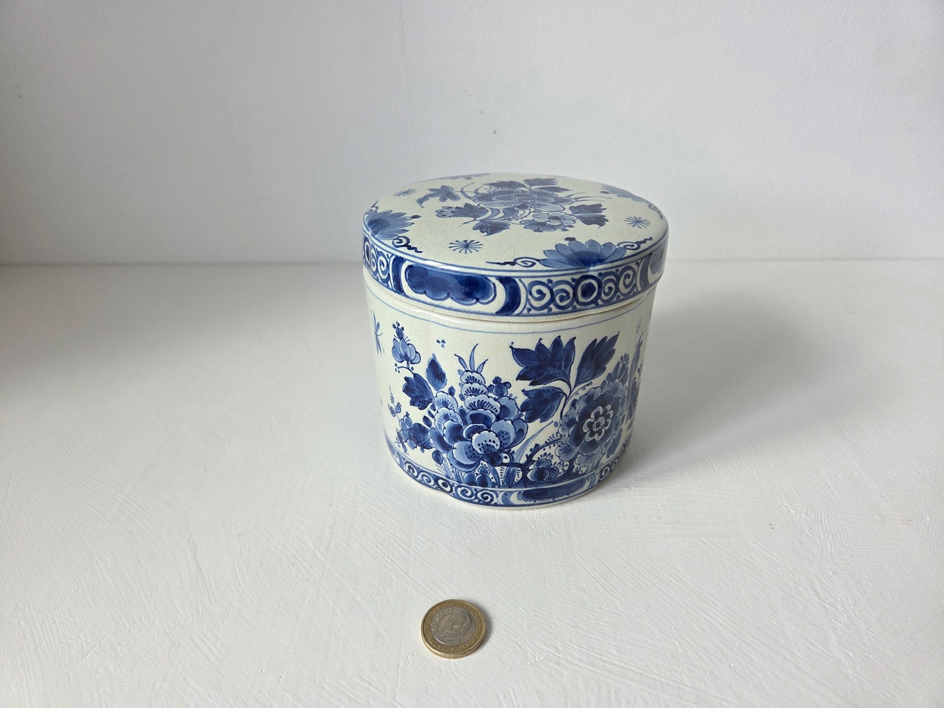 Delfts blauw potje met bloemen en schip