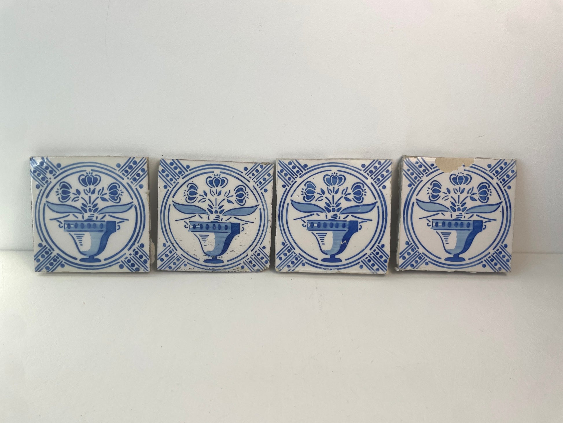 Vintage bloemvaasdecor op keramiek