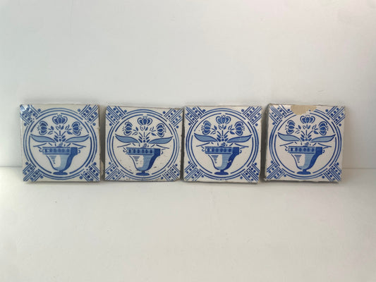 Vintage bloemvaasdecor op keramiek