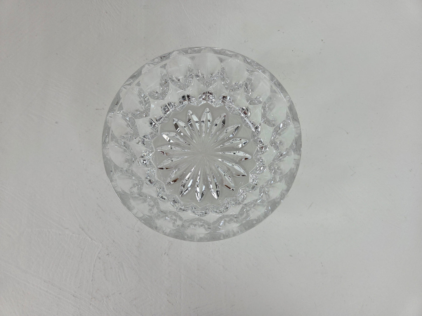 suikerpotje-met-facetten-en-ruitenpatroon