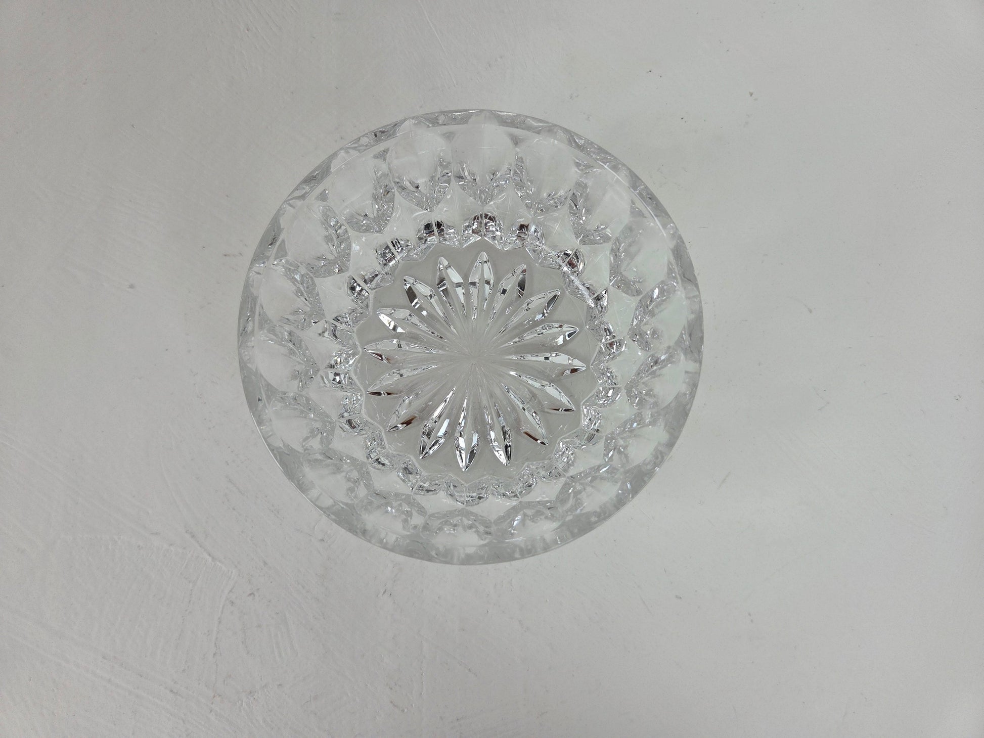 suikerpotje-met-facetten-en-ruitenpatroon