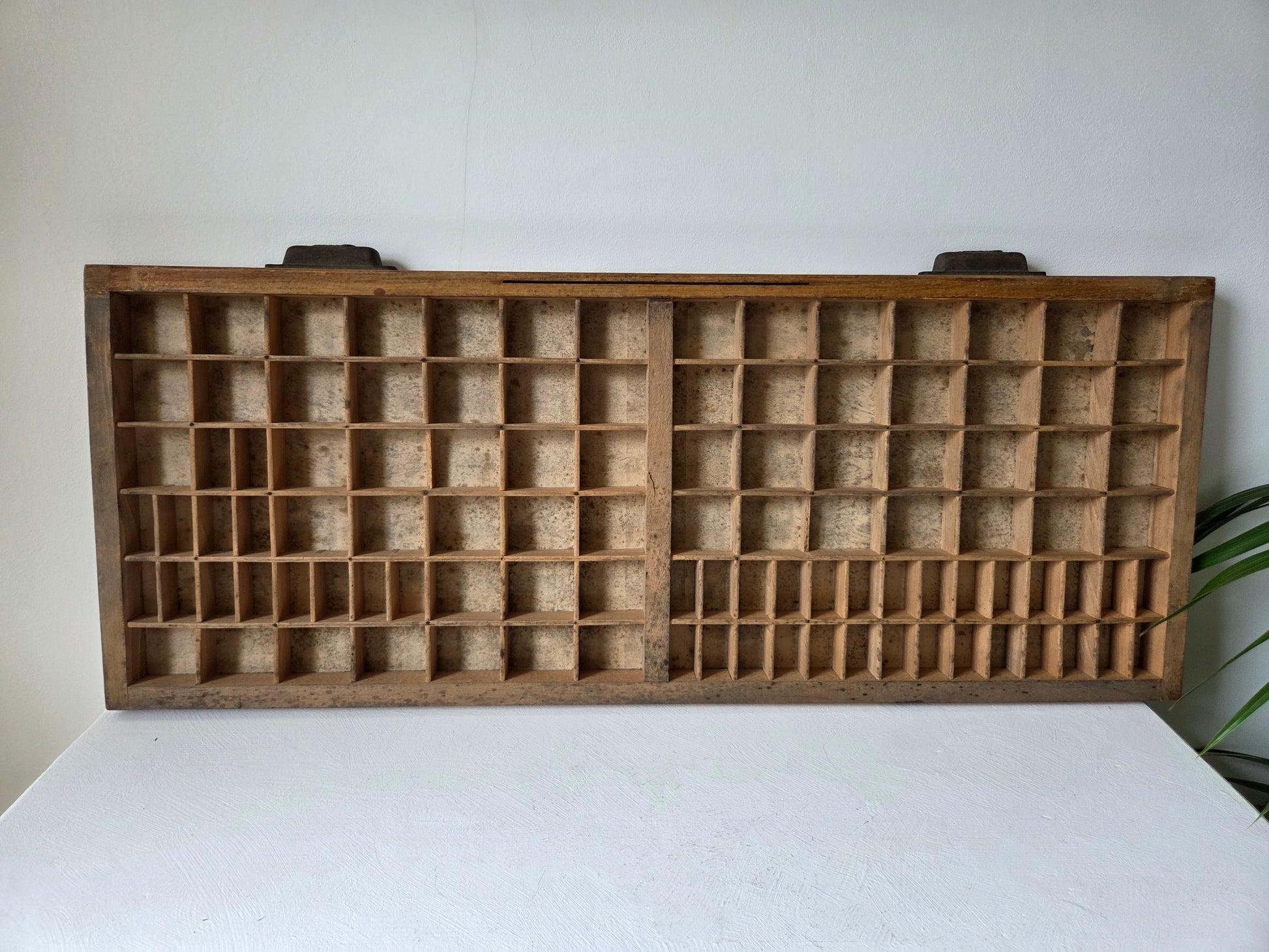brocante letterbak muurdecoratie met vakjes