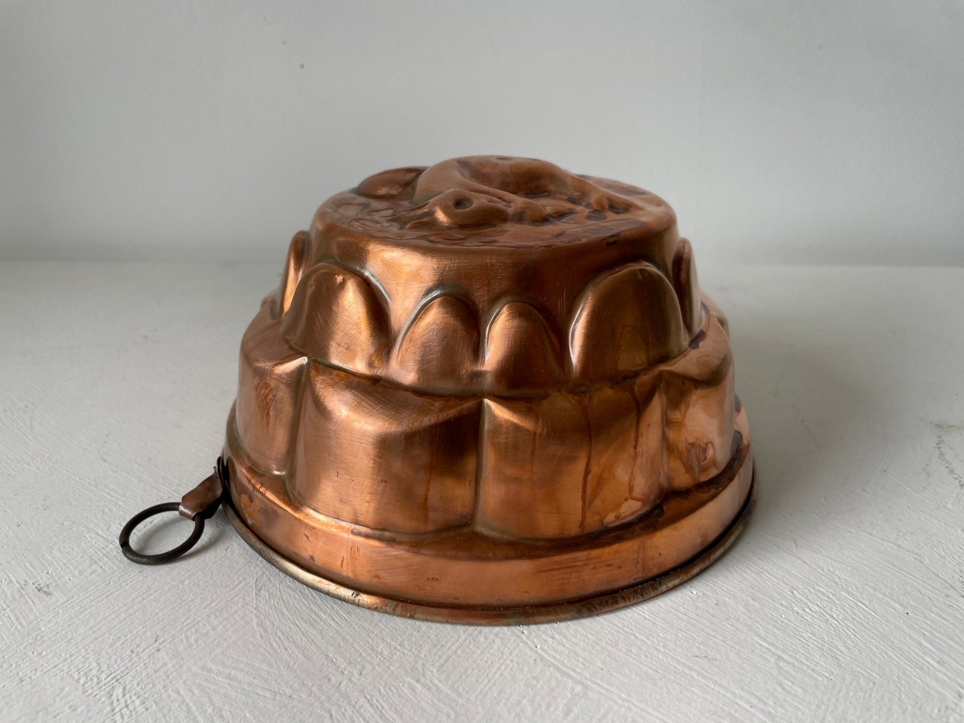 vintage koperen vorm met patina